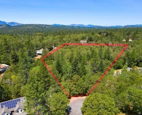 225 Joshua St, Grants Pass, OR 97526