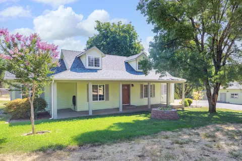 843 Wildflower Dr, Merlin, OR 97532