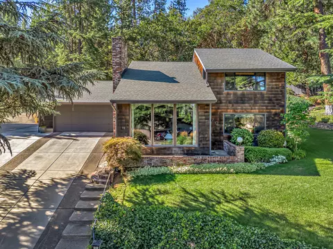 70 Beekman Sq, Jacksonville, OR 97530
