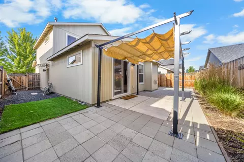 Exterior - 21184 Darnel Ave, Bend, OR 97702 photo 4 of 5