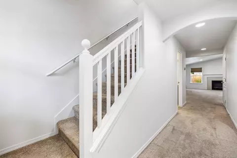 Entry Way - 21184 Darnel Ave, Bend, OR 97702 photo 2 of 3