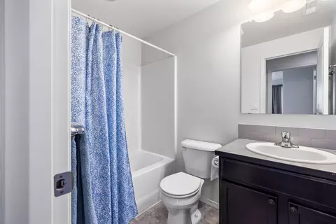 Bath - 21184 Darnel Ave, Bend, OR 97702 photo 2 of 2