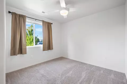 Bedroom - 21184 Darnel Ave, Bend, OR 97702 photo 2 of 4
