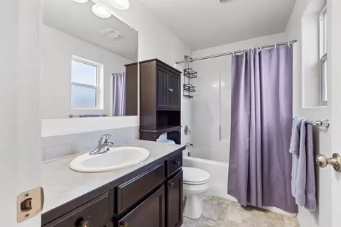 Bath - 21184 Darnel Ave, Bend, OR 97702 photo 1 of 2