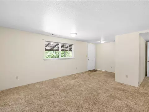 Living - 6554 Downing Rd, Central Point, OR 97502 photo 3 of 4