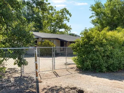 6554 Downing Rd, Central Point, OR 97502