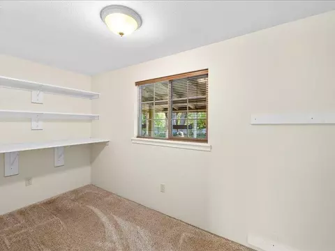 Bedroom - 6554 Downing Rd, Central Point, OR 97502 photo 2 of 6