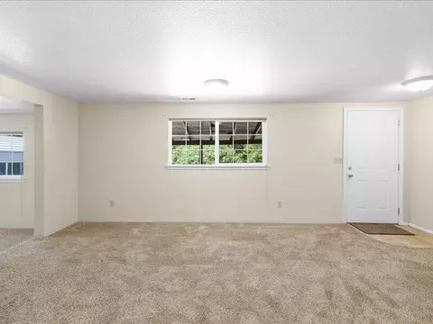 Living - 6554 Downing Rd, Central Point, OR 97502 photo 2 of 4