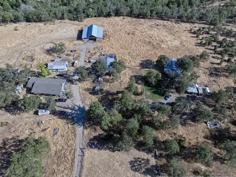 1300 Worthington Rd, Eagle Point, OR 97524 photo 3