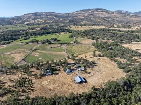 1300 Worthington Rd, Eagle Point, OR 97524 photo 6