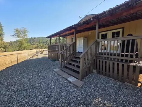 375 Jordan Creek Rd, Riddle, OR 97469