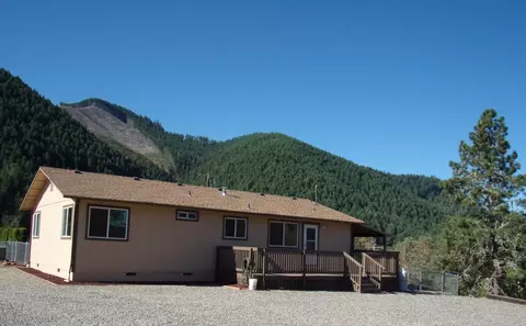 375 Jordan Creek Rd, Riddle, OR 97469