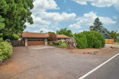 2378 Happy Valley Dr, Medford, OR 97501