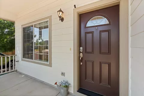 Entry Way - 136 Dianne Way, Eagle Point, OR 97524 photo 1 of 1
