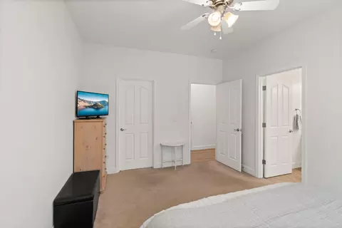 Bedroom - 136 Dianne Way, Eagle Point, OR 97524 photo 2 of 6
