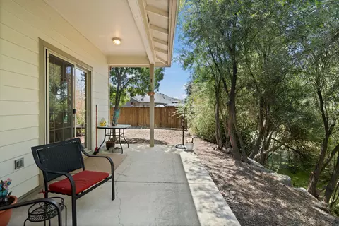 Exterior - 136 Dianne Way, Eagle Point, OR 97524 photo 6 of 10