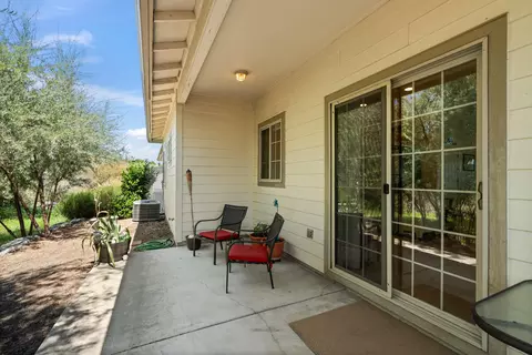 Exterior - 136 Dianne Way, Eagle Point, OR 97524 photo 5 of 10