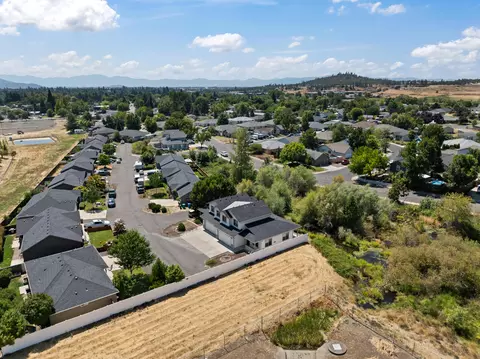 View/Area - 136 Dianne Way, Eagle Point, OR 97524 photo 3 of 8