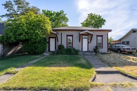 214 N Peach St, Medford, OR 97501