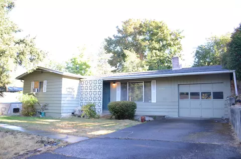 1112 NW Bellevue Pl, Grants Pass, OR 97526