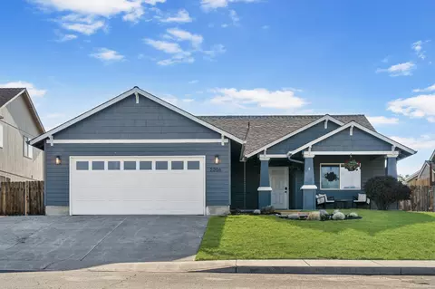 2206 NW 8th St, Redmond, OR 97756