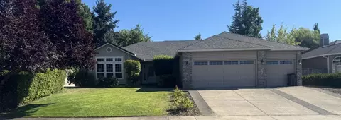3584 Shamrock Dr, Medford, OR 97504