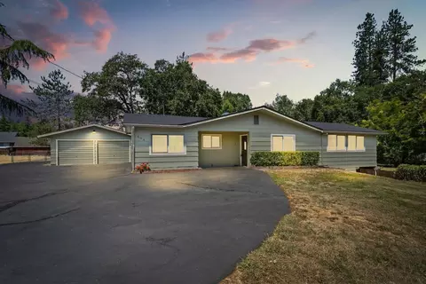 594 Coutant Ln, Grants Pass, OR 97527