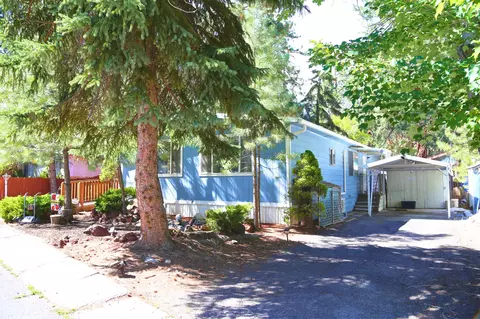 61040 S Queens Dr #14, Bend, OR 97702