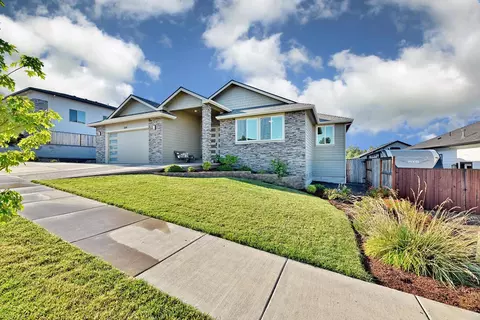 3268 Sky Way, Medford, OR 97504