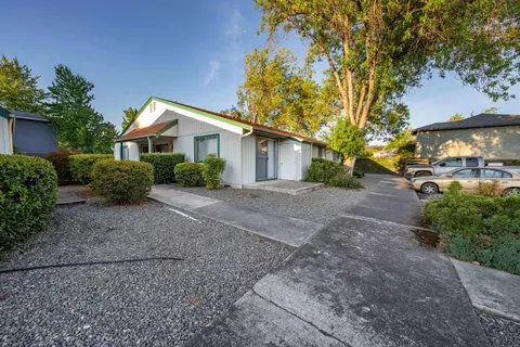 Exterior - 247 Lorraine Ave, Eagle Point, OR 97524 photo 3 of 8
