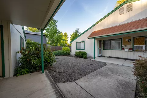 Exterior - 247 Lorraine Ave, Eagle Point, OR 97524 photo 6 of 8