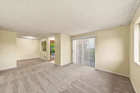 Living - 247 Lorraine Ave, Eagle Point, OR 97524 photo 3 of 3