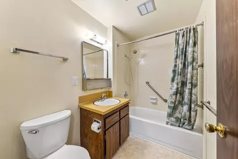 Bath - 247 Lorraine Ave, Eagle Point, OR 97524 photo 1 of 1