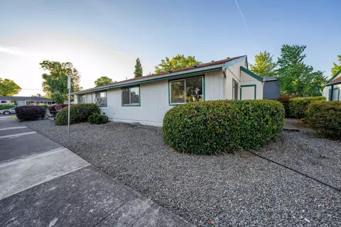 Exterior - 247 Lorraine Ave, Eagle Point, OR 97524 photo 2 of 8
