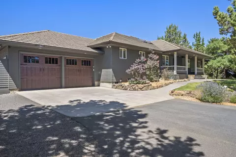 62043 Warbow Pl, Bend, OR 97701 photo 3