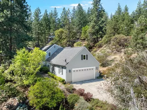 769 Lisa Ln, Ashland, OR 97520