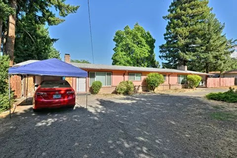 2417 Happy Valley Dr, Medford, OR 97501