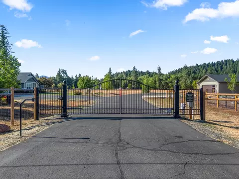 597 E Forks Cir #21, Cave Junction, OR 97523