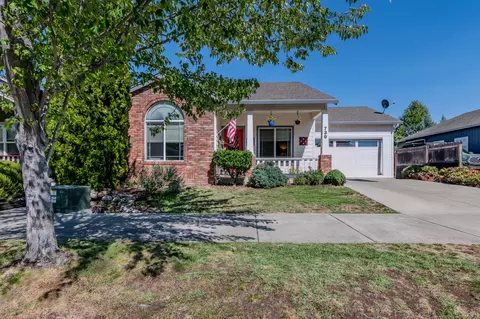 739 S Haskell St, Central Point, OR 97502