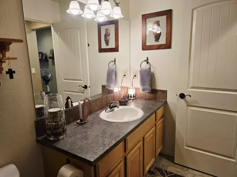 Bath - 15324 Bear St, La Pine, OR 97739 photo 2 of 4
