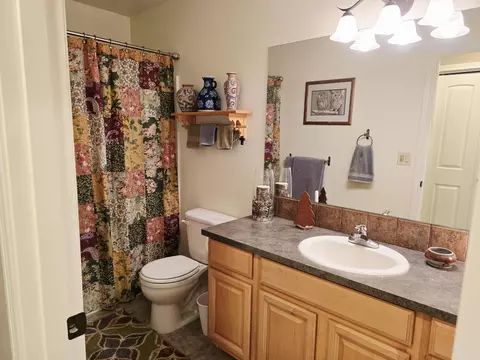 Bath - 15324 Bear St, La Pine, OR 97739 photo 1 of 4