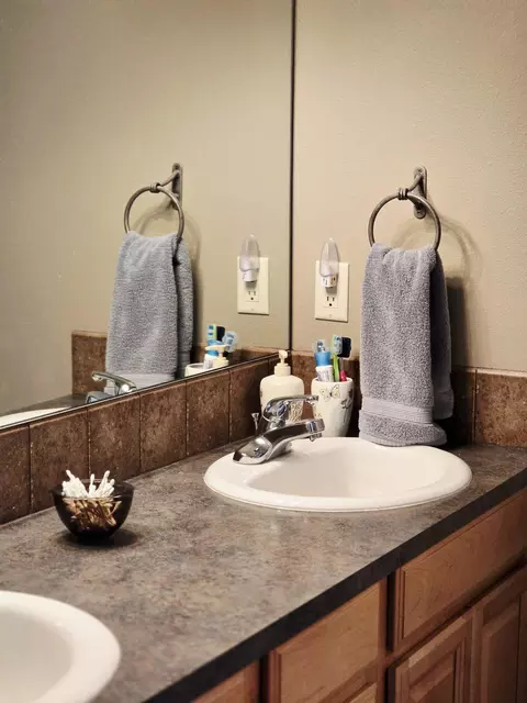 Bath - 15324 Bear St, La Pine, OR 97739 photo 3 of 4