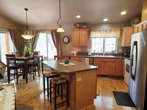Kitchen - 15324 Bear St, La Pine, OR 97739 photo 1 of 2