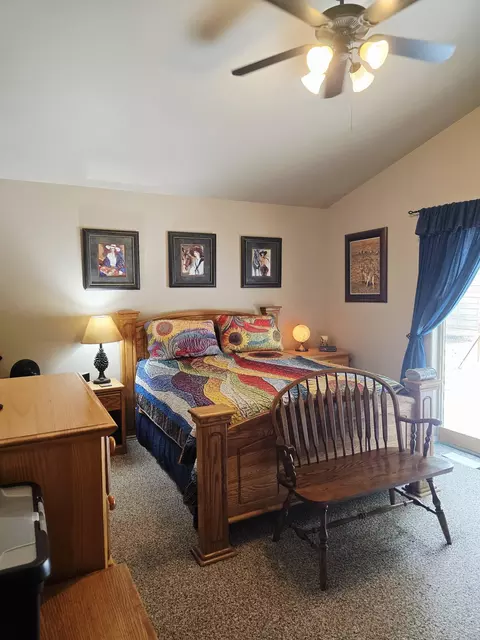 Bedroom - 15324 Bear St, La Pine, OR 97739 photo 4 of 5
