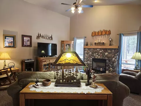 Living - 15324 Bear St, La Pine, OR 97739 photo 1 of 3