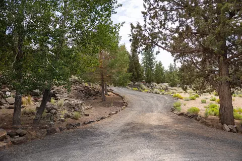 Exterior - 22310 Sweetgrass Dr, Bend, OR 97702 photo 4 of 27
