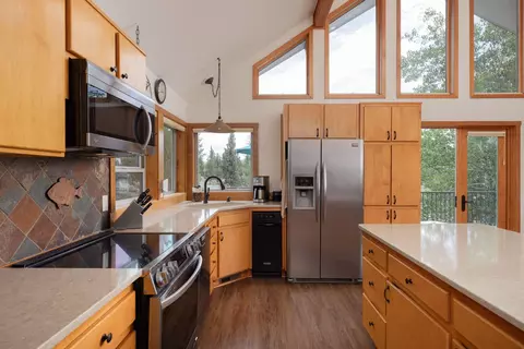 Kitchen - 22310 Sweetgrass Dr, Bend, OR 97702 photo 3 of 4