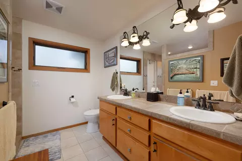 Bath - 22310 Sweetgrass Dr, Bend, OR 97702 photo 3 of 5