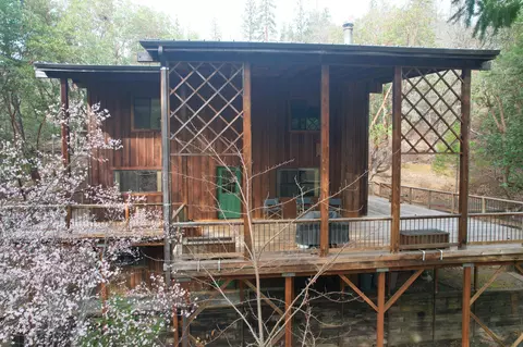 939 Beaver Creek Rd, Jacksonville, OR 97530