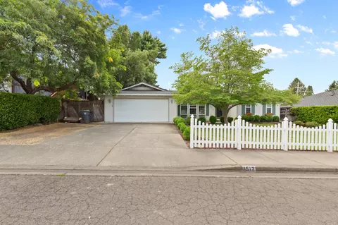 1512 Nordic Ct, Medford, OR 97504